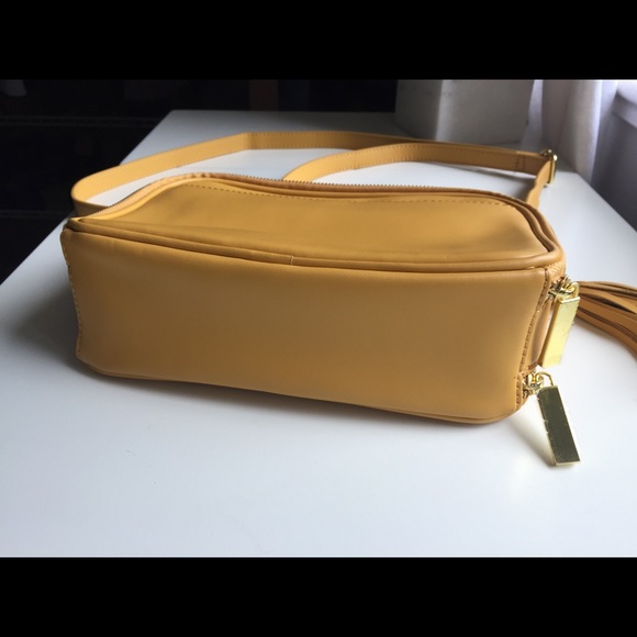 ⛔️SOLD⛔️NWOT Joy & Iman yellow cross body leather - Picture 8 of 8